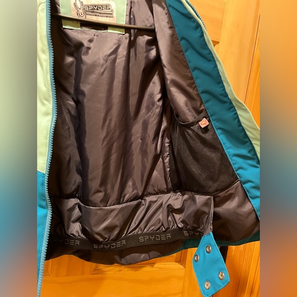 Spyder Girl’s Ski Jacket w/ tech pockets & thumb holes - Picture 3 of 9